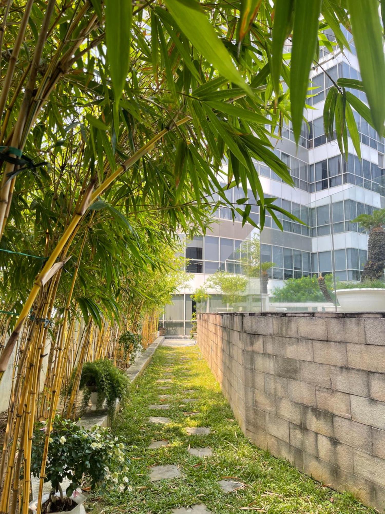 Luxury Riverside Apartment *